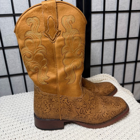 Roper Kacey Embossed Square Toes Tan Womens Western Boot 9 - Picture 2 of 5